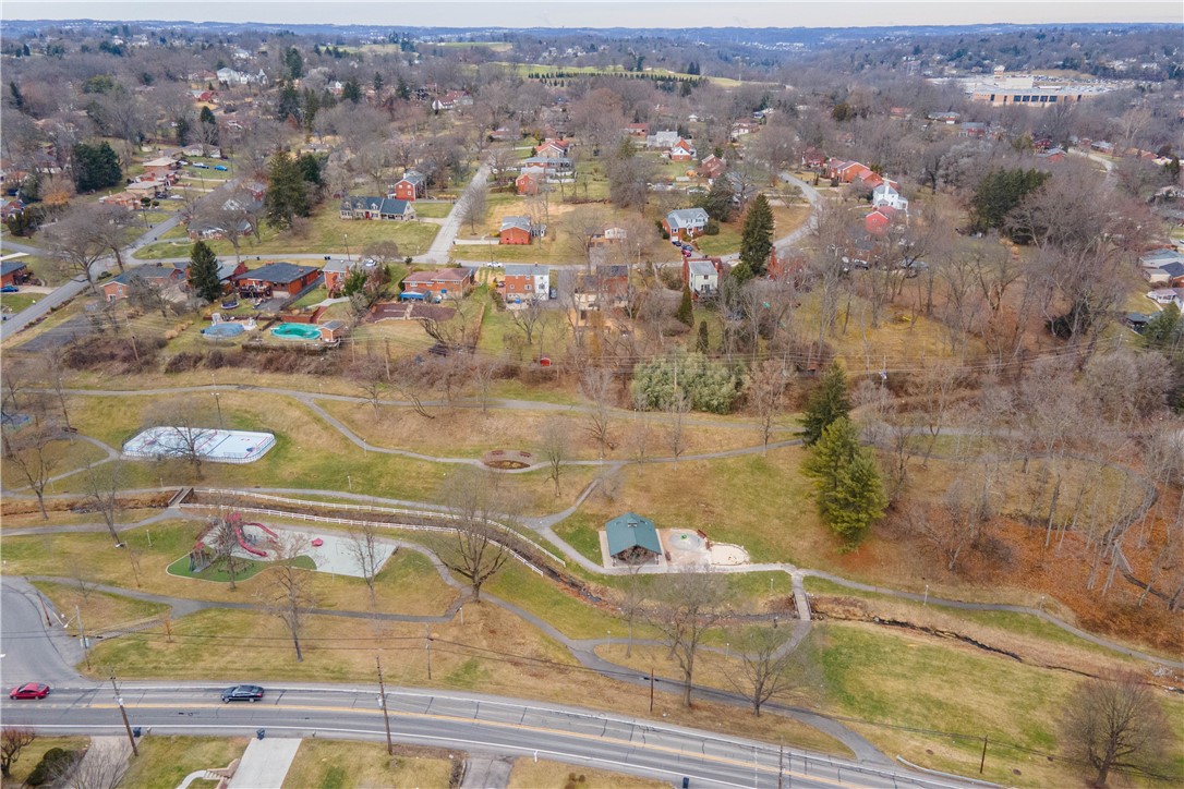 Upper St. Clair, Pennsylvania 15241, United States, 3 Bedrooms Bedrooms, ,4 BathroomsBathrooms,Residential,Pending,8389