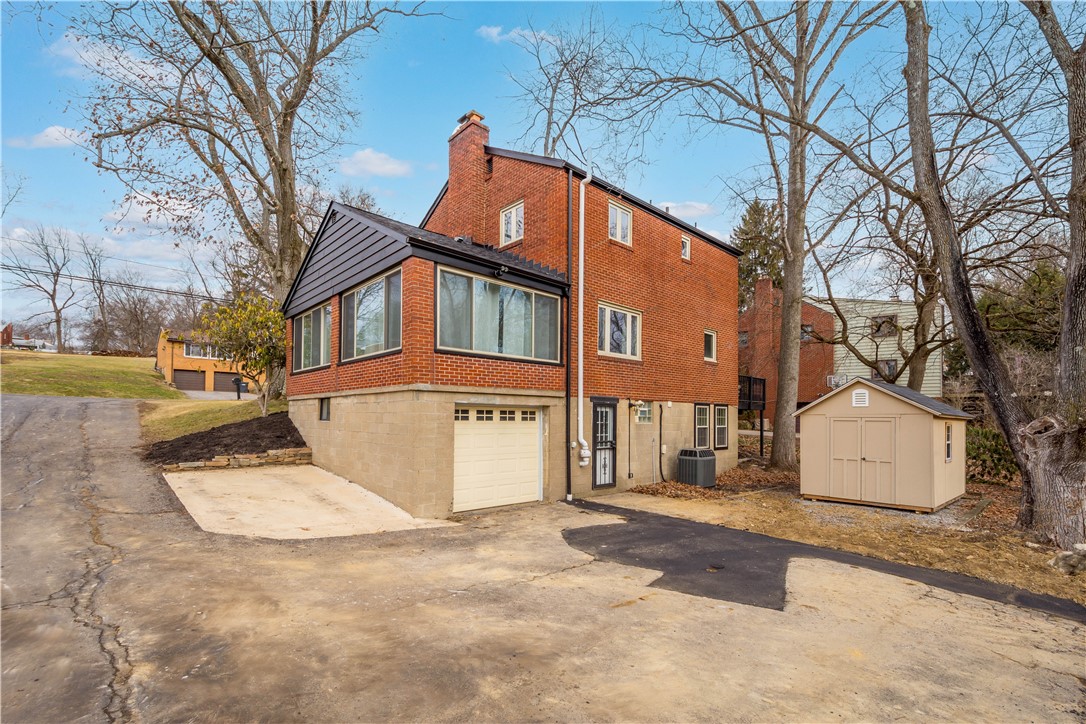 Upper St. Clair, Pennsylvania 15241, United States, 3 Bedrooms Bedrooms, ,4 BathroomsBathrooms,Residential,Pending,8389