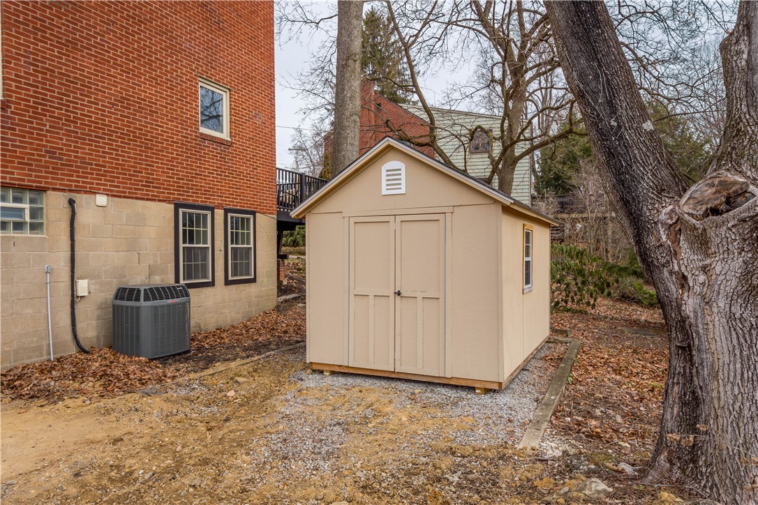 Upper St. Clair, Pennsylvania 15241, United States, 3 Bedrooms Bedrooms, ,4 BathroomsBathrooms,Residential,Pending,8389