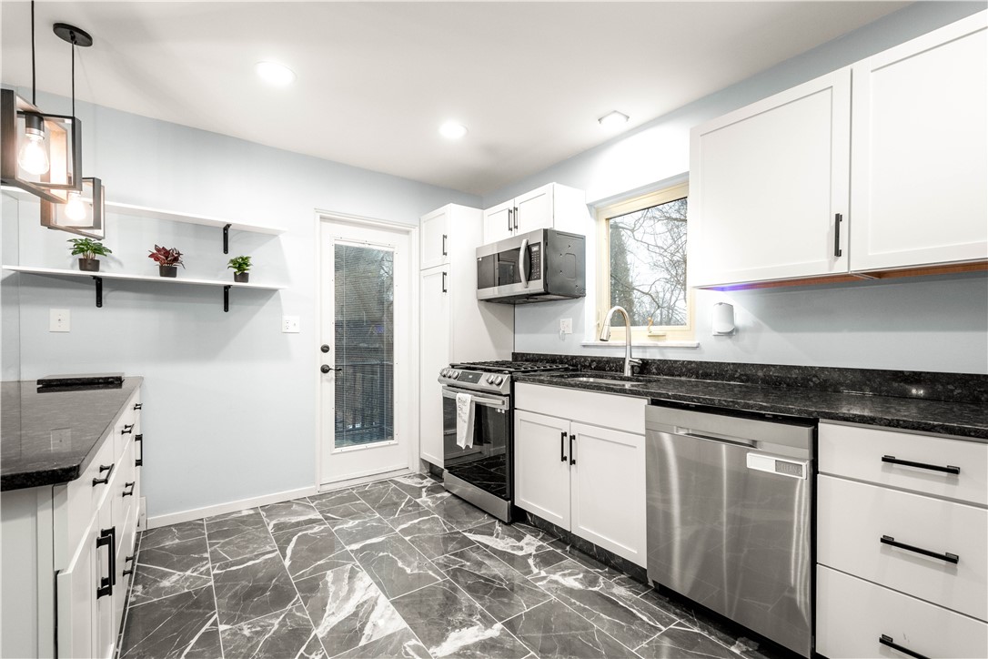 Upper St. Clair, Pennsylvania 15241, United States, 3 Bedrooms Bedrooms, ,4 BathroomsBathrooms,Residential,Pending,8389