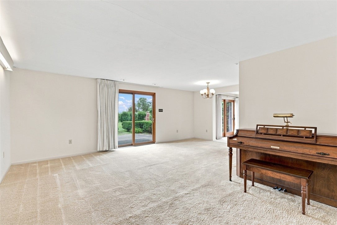 251 Alcott Dr
