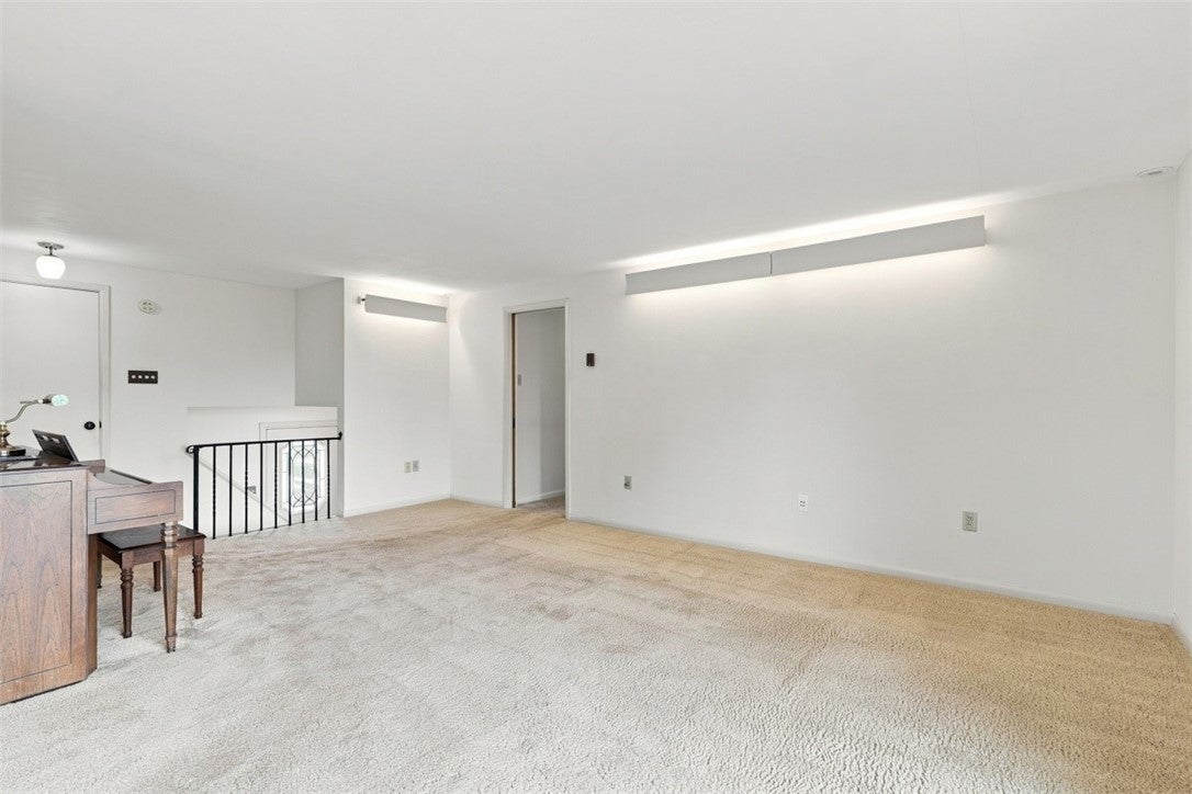 251 Alcott Dr