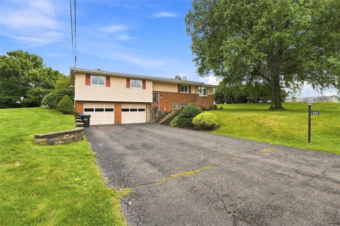 251 Alcott Dr