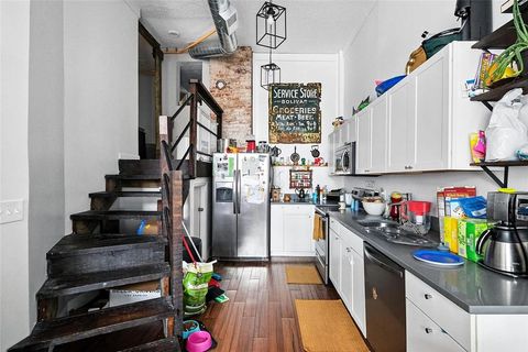 Photo of 3104 Dobson St, Pittsburgh, PA 15219 (MLS # 1744604)