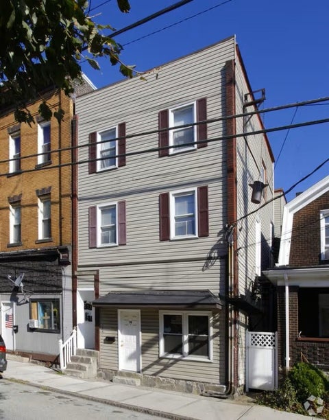 Apartment For Rent - 305 Bessemer Ave Ave #3B<br/> E Pittsburgh, PA 15112