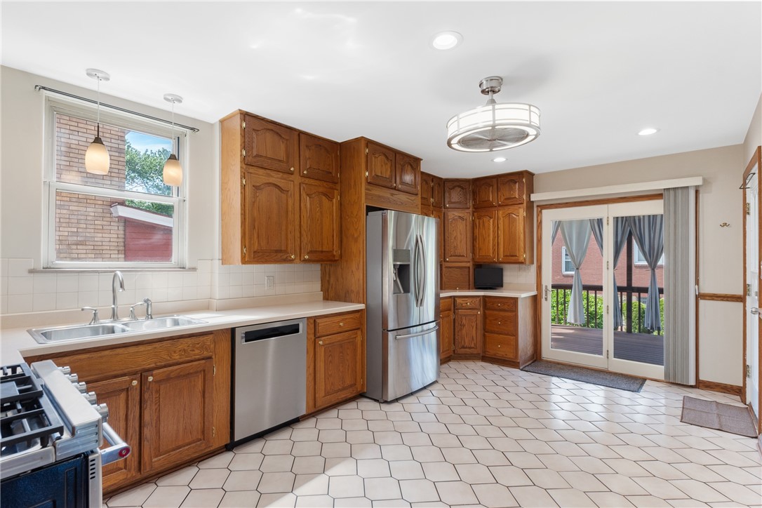 Dormont, Pennsylvania 15216, United States, 4 Bedrooms Bedrooms, ,2 BathroomsBathrooms,Residential,Contingent,129430