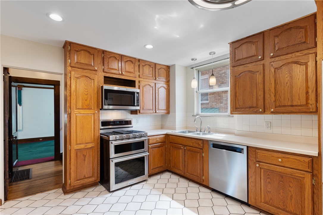 Dormont, Pennsylvania 15216, United States, 4 Bedrooms Bedrooms, ,2 BathroomsBathrooms,Residential,Contingent,129430