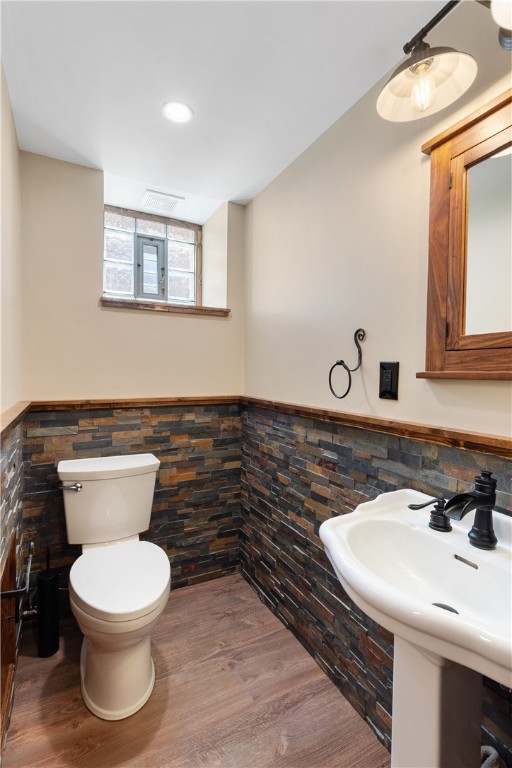 Dormont, Pennsylvania 15216, United States, 4 Bedrooms Bedrooms, ,2 BathroomsBathrooms,Residential,Contingent,129430