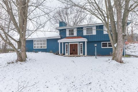 Photo of 722 Connellsville Ave, Connellsville, PA 15425 (MLS # 1732936)
