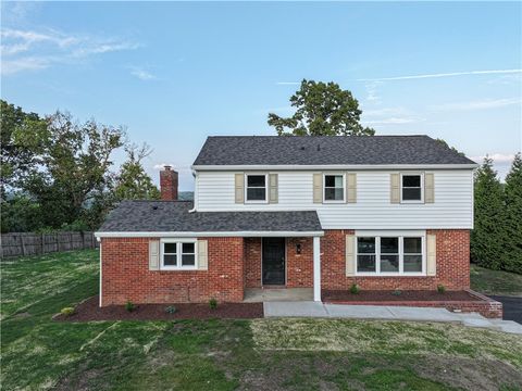 Photo of 101 Wynview Dr, Coraopolis, PA 15108 (MLS # 1759389)