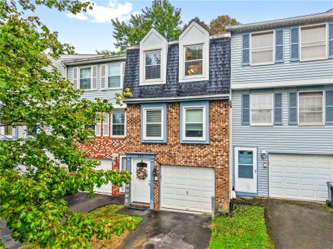 Townhouse For Sale - 939 Lynwood Court Ct<br/> Cranberry Twp, PA 16066