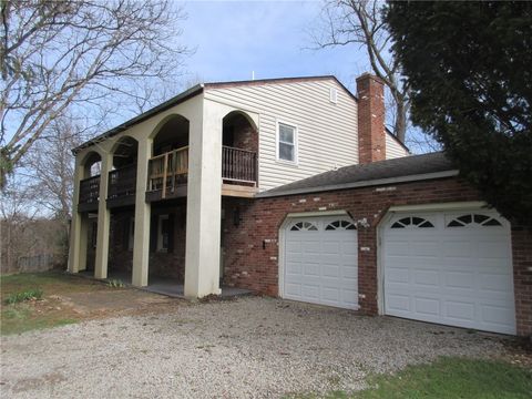 Photo of 101 Surrey Dr, Canonsburg, PA 15317 (MLS # 1747332)