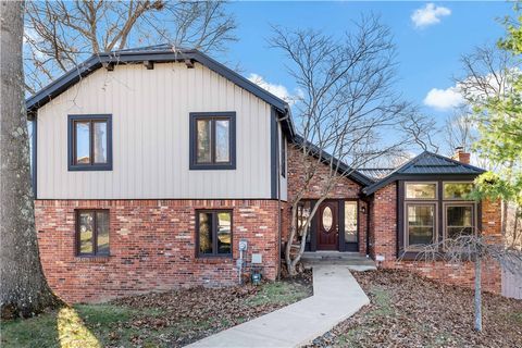 Photo of 601 Burning Tree Ct, Mckeesport, PA 15135 (MLS # 1743053)