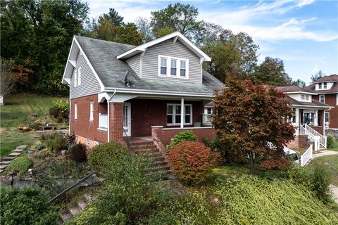 Photo of 512 Regent St, Houston, PA 15342 (MLS # 1725452)