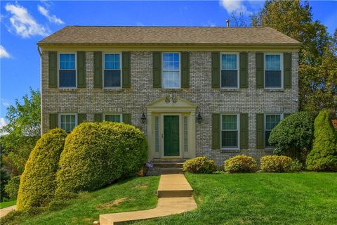 Photo of 4314 Grandview Dr, Gibsonia, PA 15044 (MLS # 1726381)