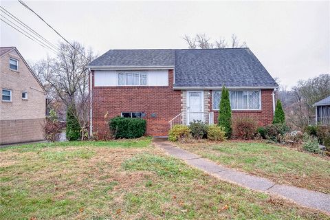 Photo of 609 Regency Dr, Pittsburgh, PA 15239 (MLS # 1739605)
