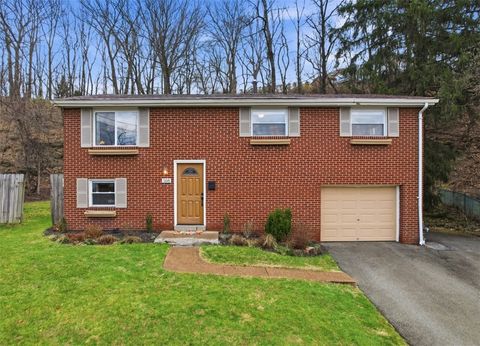 Photo of 168 Lois Dr, Verona, PA 15147 (MLS # 1744241)