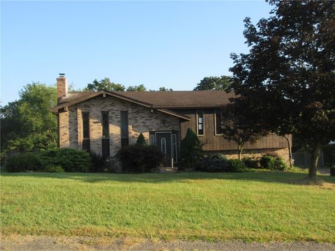 Photo of 2202 The Cir, Washington, PA 15301 (MLS # 1733485)