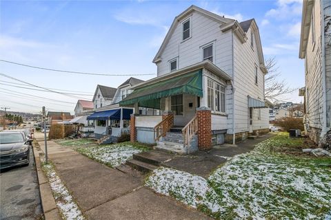 Photo of 325 Walnut St, Vandergrift, PA 15690 (MLS # 1737180)