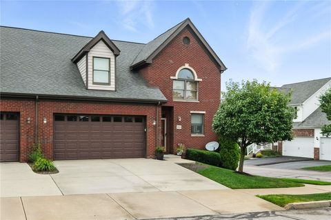 Photo of 300 Trafalgar Sq Sq, Cranberry Twp, PA 16066 (MLS # 1724146)