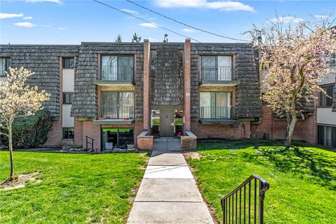 Photo of 223 Forest Green Dr, Coraopolis, PA 15108 (MLS # 1747555)