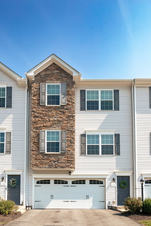 View South Strabane, PA 15301 townhome