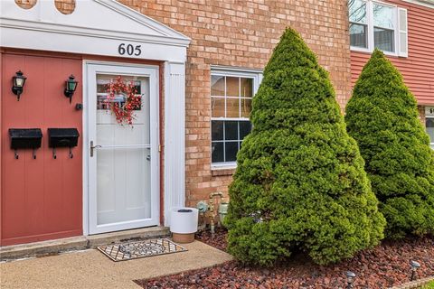 Photo of 605 Hickory Cir, Canonsburg, PA 15317 (MLS # 1748050)