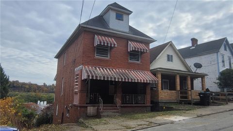 Photo of 417 W 8th Ave, Tarentum, PA 15084 (MLS # 1731538)