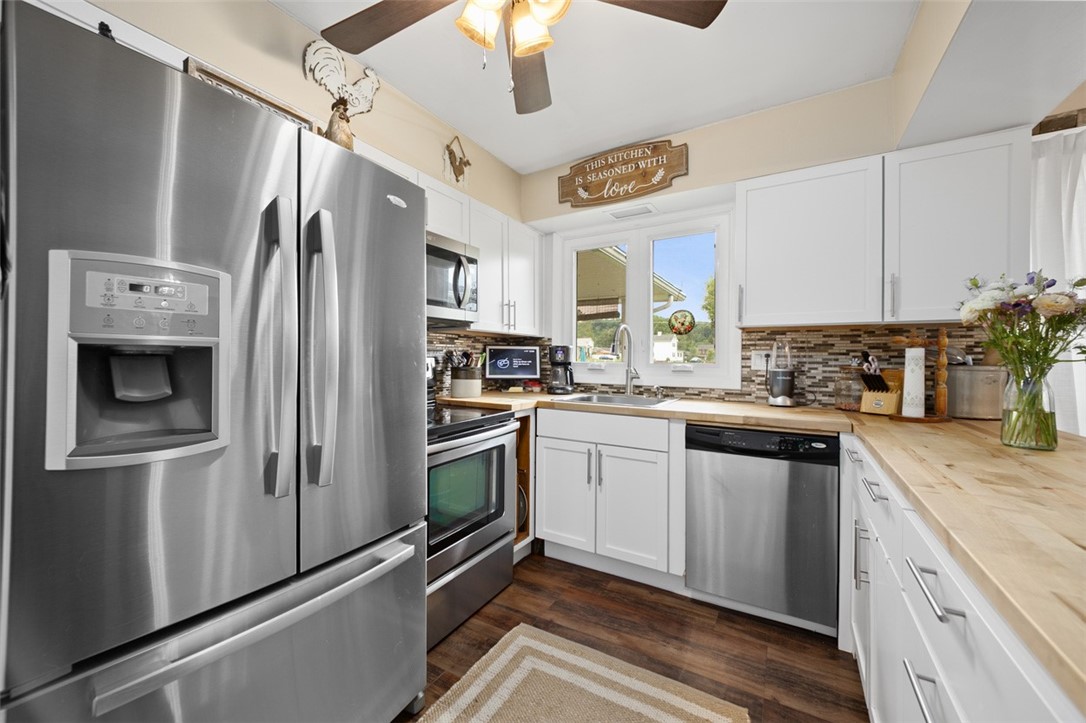 Dunbar, Pennsylvania 15431, United States, 4 Bedrooms Bedrooms, ,2 BathroomsBathrooms,Residential,Contingent,153508