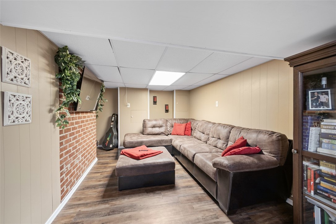 Dunbar, Pennsylvania 15431, United States, 4 Bedrooms Bedrooms, ,2 BathroomsBathrooms,Residential,Contingent,153508