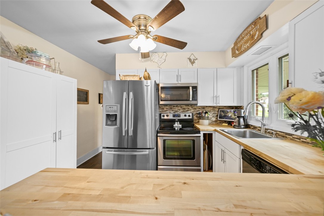 Dunbar, Pennsylvania 15431, United States, 4 Bedrooms Bedrooms, ,2 BathroomsBathrooms,Residential,Contingent,153508