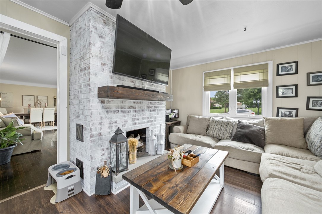 Dunbar, Pennsylvania 15431, United States, 4 Bedrooms Bedrooms, ,2 BathroomsBathrooms,Residential,Contingent,153508