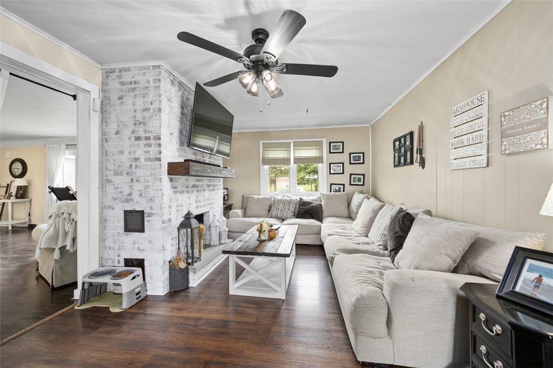 Dunbar, Pennsylvania 15431, United States, 4 Bedrooms Bedrooms, ,2 BathroomsBathrooms,Residential,Contingent,153508