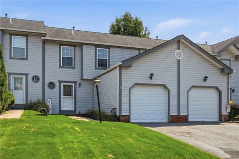Townhouse For Sale - 857 Sunset Cir Cir<br/> Cranberry Twp, PA 16066