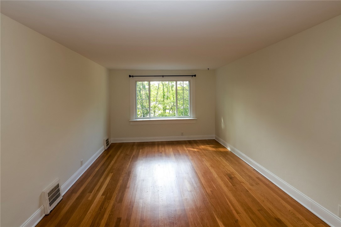 Green Tree, Pennsylvania 15220, United States, 3 Bedrooms Bedrooms, ,1 BathroomBathrooms,Residential,Contingent,162857