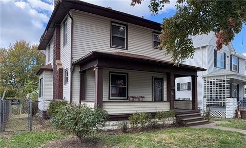 Photo of 556 S Oakland Ave, Sharon, PA 16146 (MLS # 1725449)
