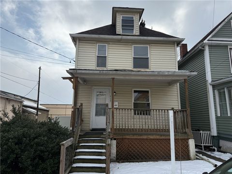 Photo of 515 W Brady St, Butler, PA 16001 (MLS # 1737426)
