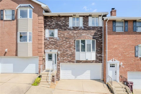 Townhouse For Sale - 45 Manorfield Circle Cir<br/> Murrysville, PA 15626