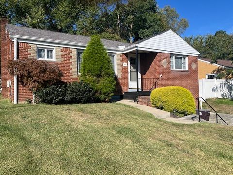 Photo of 1149 Michael Dr, Pittsburgh, PA 15227 (MLS # 1724161)