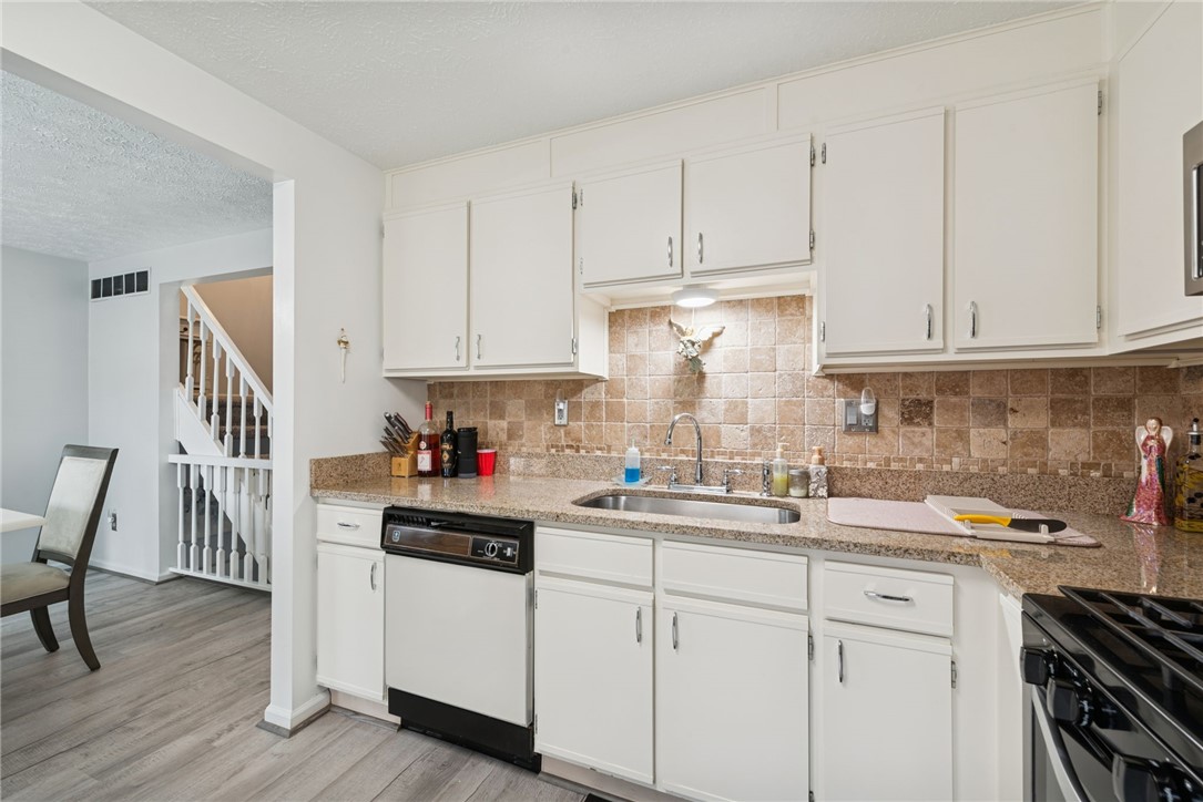 Castle Shannon, Pennsylvania 15234, United States, 3 Bedrooms Bedrooms, ,2 BathroomsBathrooms,Residential,Active,254275