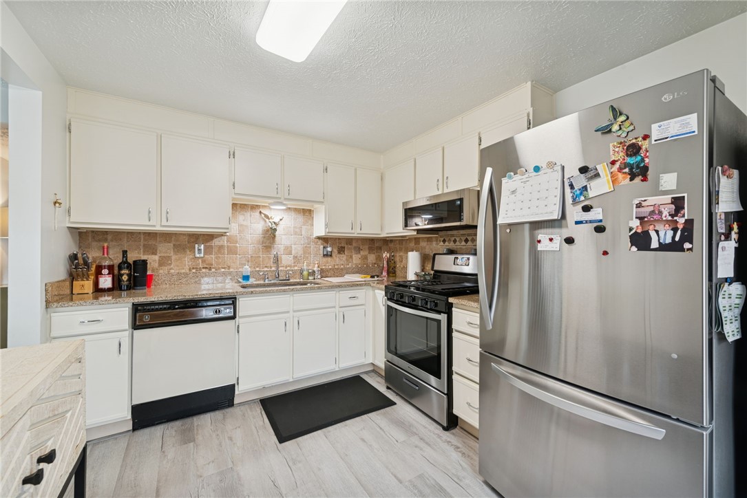 Castle Shannon, Pennsylvania 15234, United States, 3 Bedrooms Bedrooms, ,2 BathroomsBathrooms,Residential,Active,254275