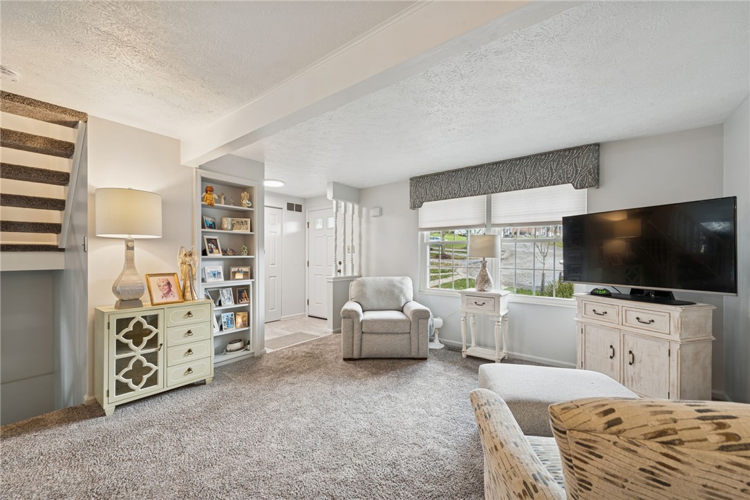 Castle Shannon, Pennsylvania 15234, United States, 3 Bedrooms Bedrooms, ,2 BathroomsBathrooms,Residential,Active,254275