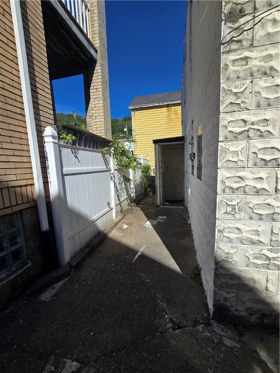 McKees Rocks, Pennsylvania 15136, United States, 2 Bedrooms Bedrooms, ,1 BathroomBathrooms,Residential,Active,228014