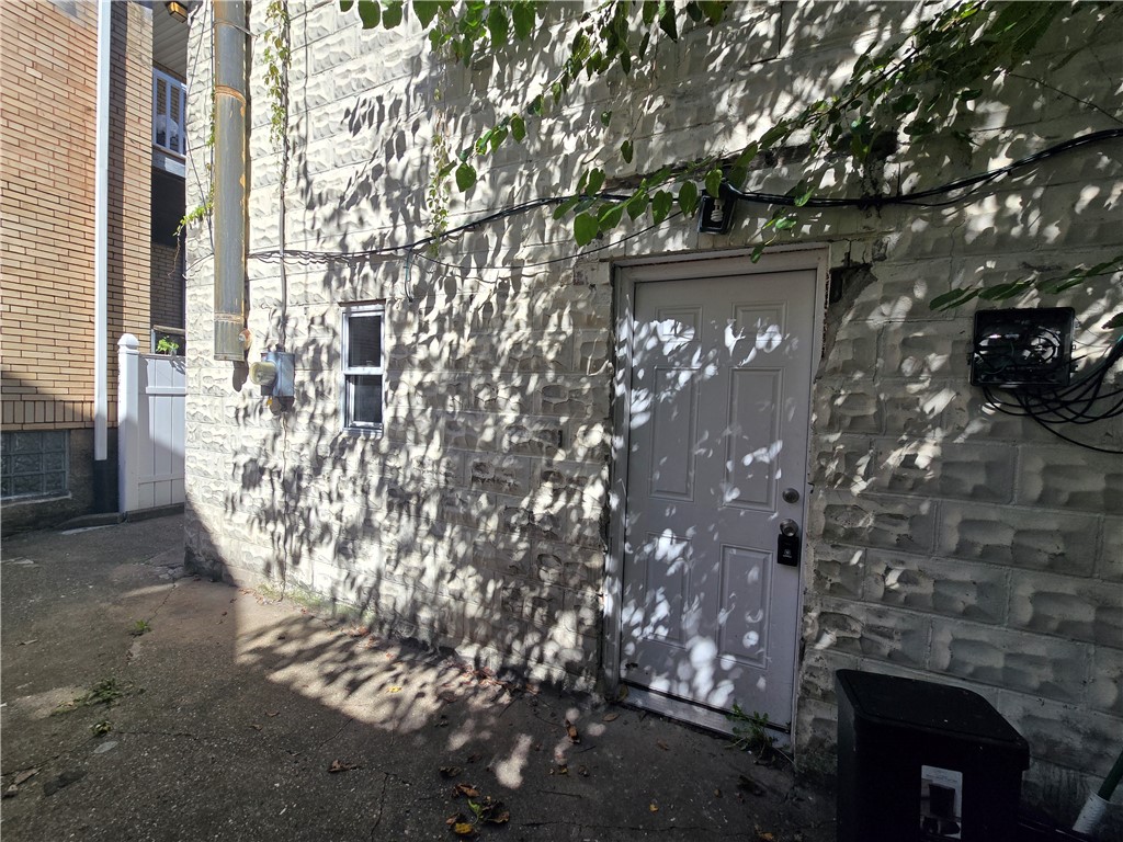 McKees Rocks, Pennsylvania 15136, United States, 2 Bedrooms Bedrooms, ,1 BathroomBathrooms,Residential,Active,228014