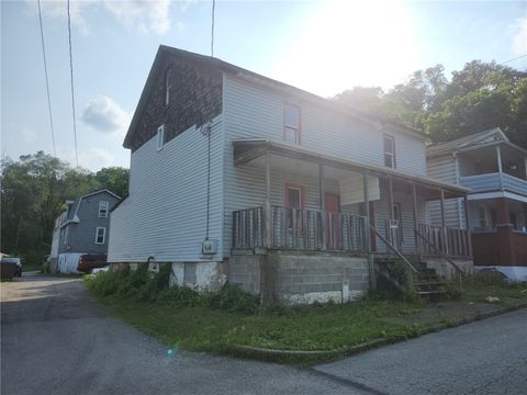 Photo of 54 Elm St, Natrona Heights, PA 15065 (MLS # 1758928)