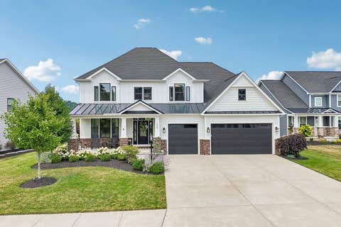 Photo for 348 Crest Lane Lane