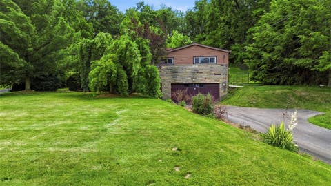 Photo of 452 E Mcmurray Ct, Canonsburg, PA 15317 (MLS # 1760875)