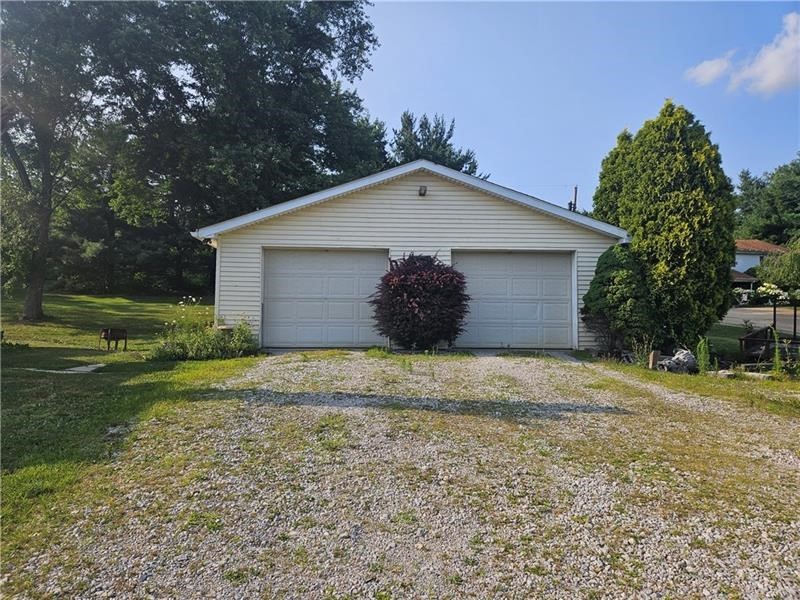 Photo 8 of 22 of 643 Joffre Bulger Rd house