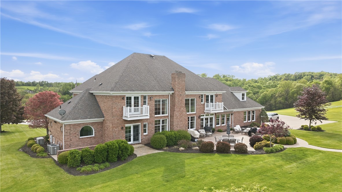 10 Carriage Trade Dr