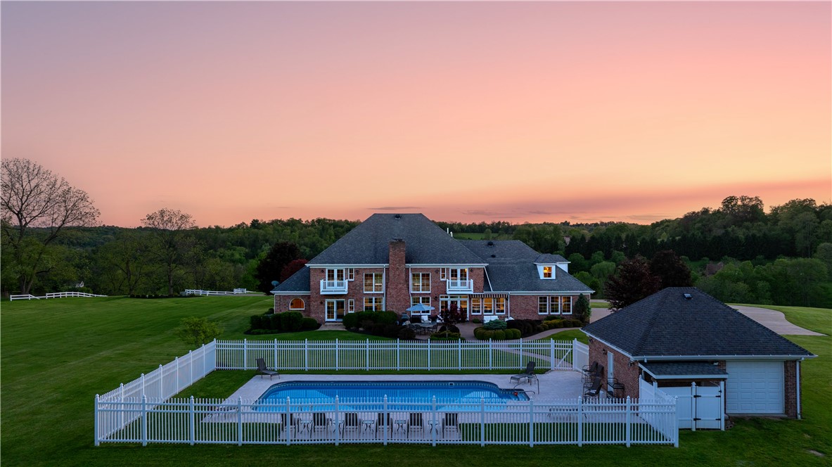 10 Carriage Trade Dr